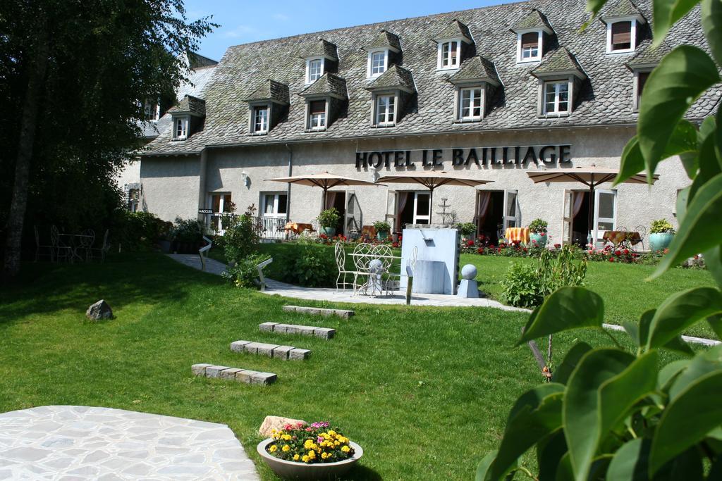 Le Bailliage Hotel & Spa Salers Exteriör bild